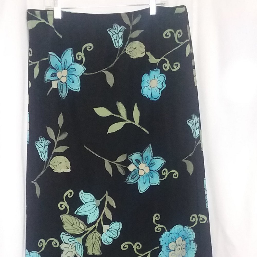 Goode Clothes Womens Sz L Black with Flower Design